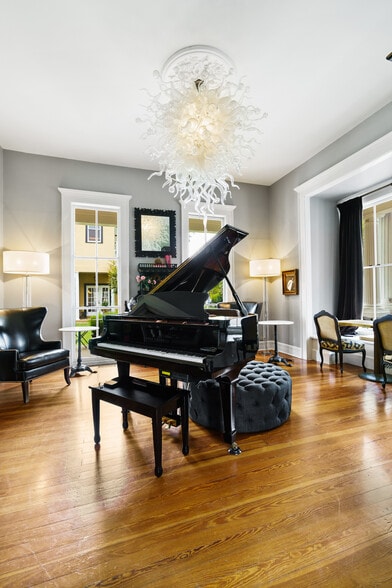 More Photos Of 1037 S Alamo St, San Antonio Hospitality For Sale