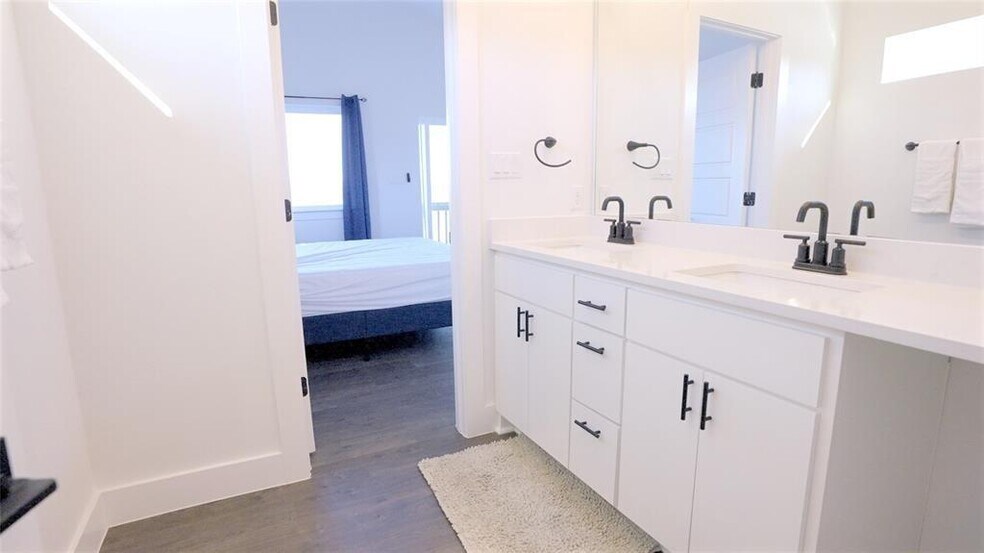 More Photos Of 21210 Portsmouth Cv, Lago Vista Apartments For Sale