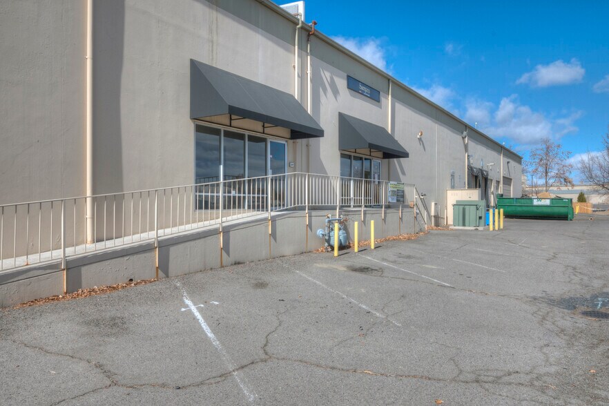 More Photos Of 575-585 Reactor Way, Reno Distribution For Lease