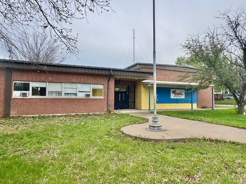More Photos Of 111 W College Ave, Shelbina Schools For Sale