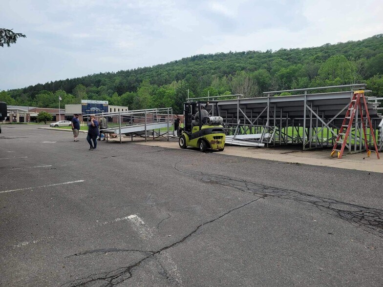 More Photos Of 224 Michael Ln, New Berlin Racetrack For Sale