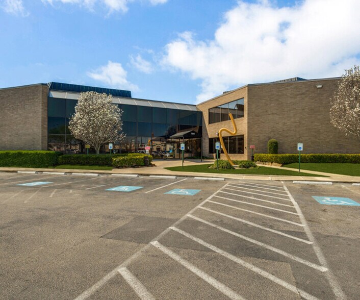 More Photos Of 7111 Harwin Dr, Houston Office For Lease