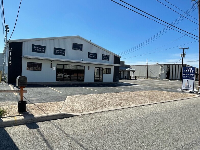 More Photos Of 2118 Mannix Dr, San Antonio Showroom For Sale