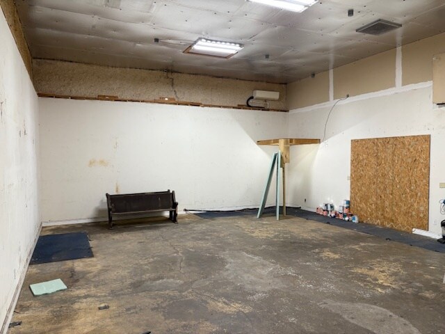 More Photos Of 1302 Old Elizabethtown Rd, Hodgenville Flex For Sale