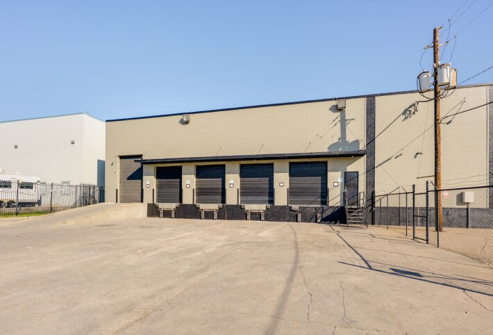 More Photos Of 5124 Sharp St, Dallas Distribution For Lease