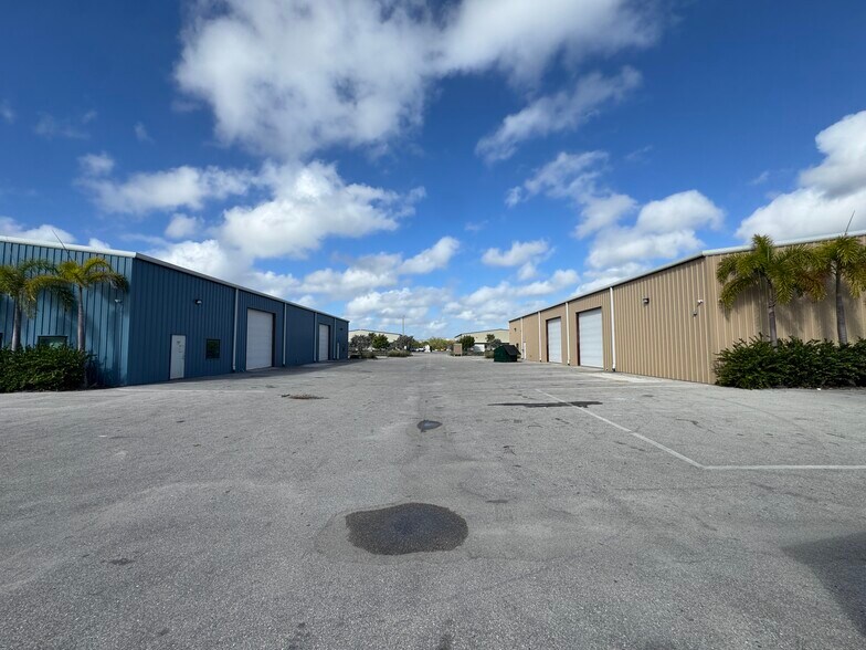 More Photos Of 3777 Ironbridge Blvd, Fort Myers Unknown For Lease