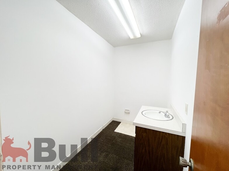 More Photos Of 5401 Alhambra Dr, Orlando Office For Lease