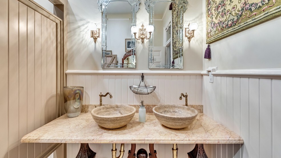 More Photos Of 119 E 37th St, Savannah Restaurant For Sale