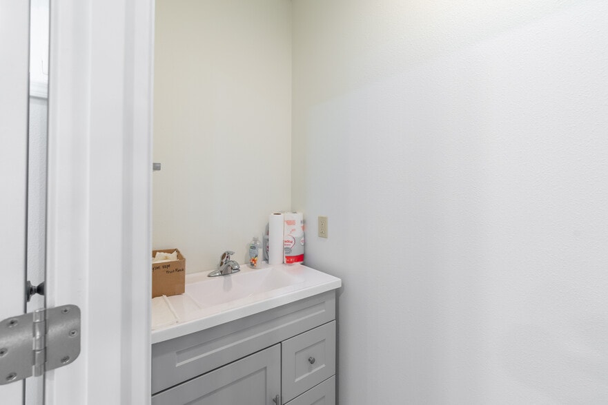 More Photos Of 7196/7198/7204 North Tongass Hwy, Ketchikan General Retail For Sale