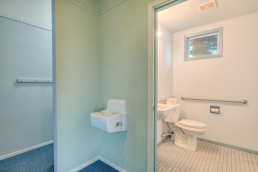 More Photos Of 502 NE Revere Ave, Bend Specialty For Sale