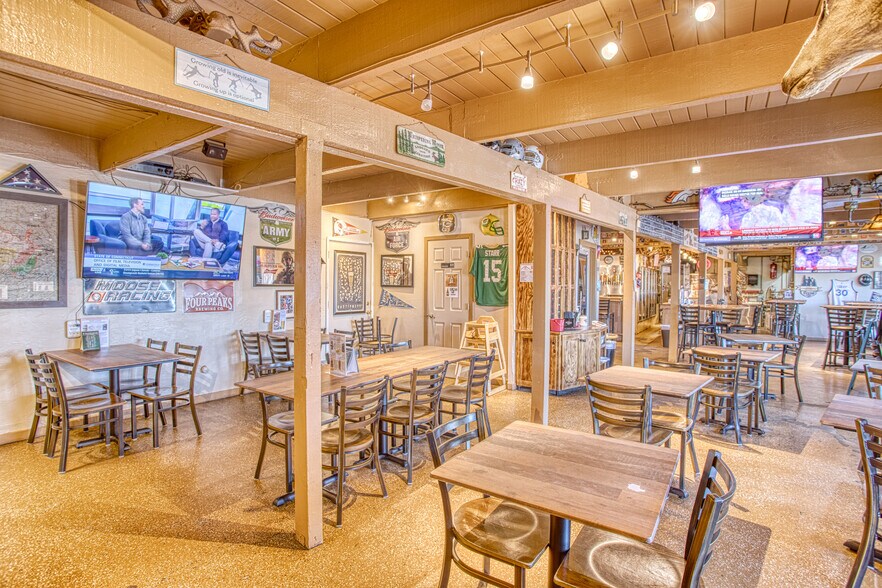 More Photos Of 4207 W White Mountain Blvd, Lakeside Restaurant For Sale