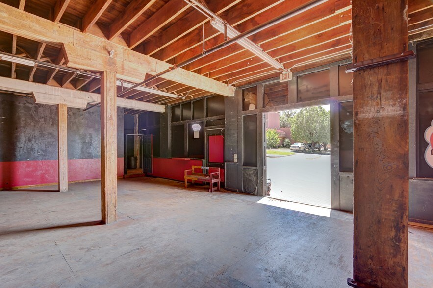 More Photos Of 324 W Oklahoma Ave, Guthrie Storefront Retail Residential For Lease