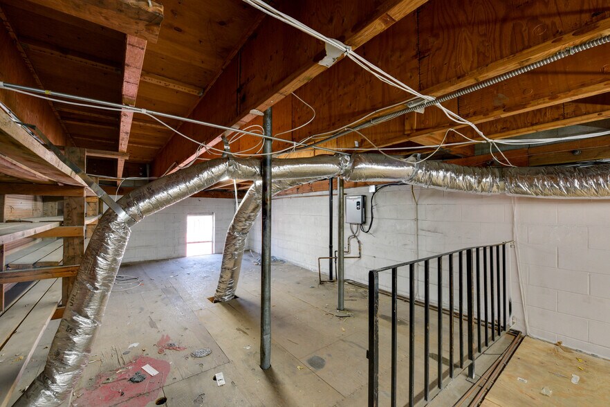 More Photos Of 14332 Oxnard St, Van Nuys Warehouse For Lease