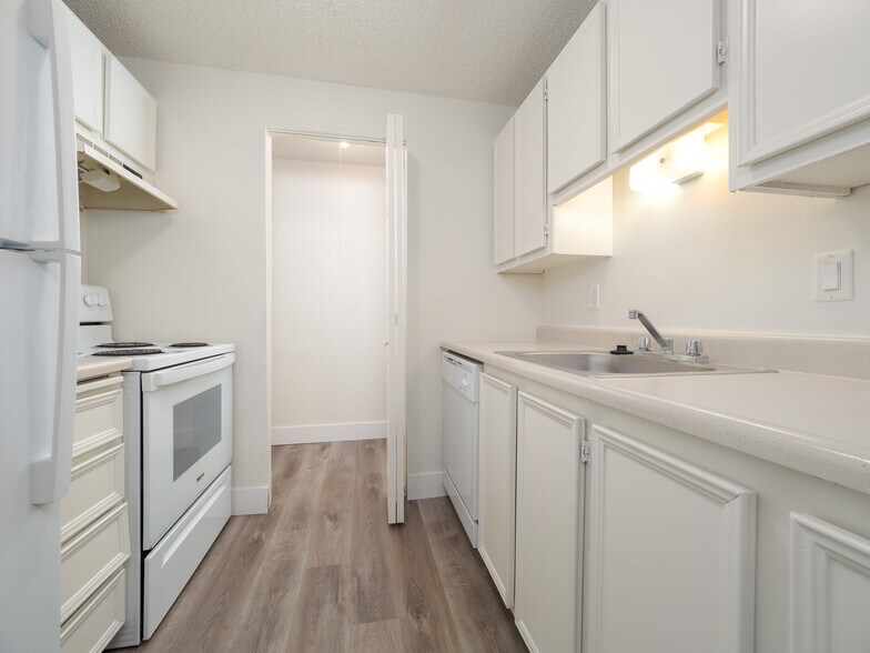 More Photos Of 10650 SW 121st Ave, Tigard Apartments For Sale