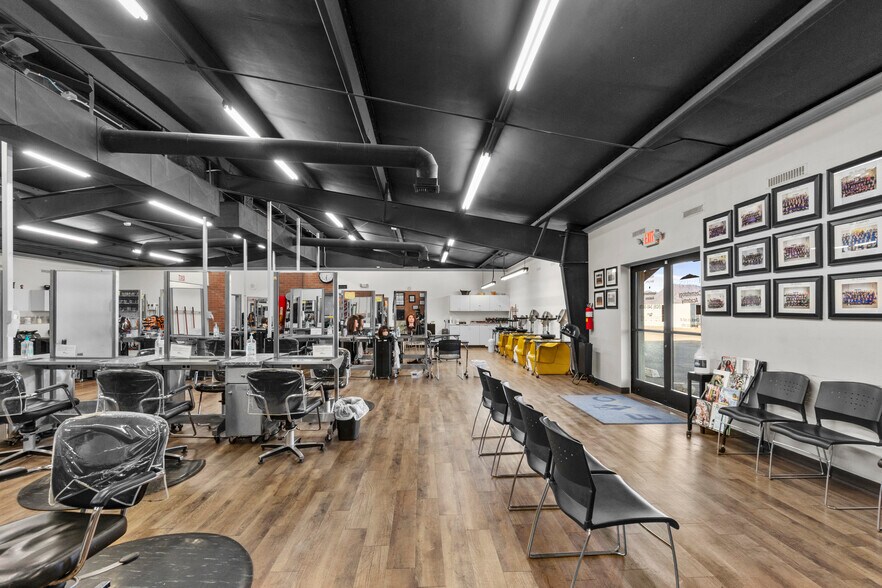 More Photos Of 1550 W Thatcher Blvd, Safford Loft Creative Space For Sale