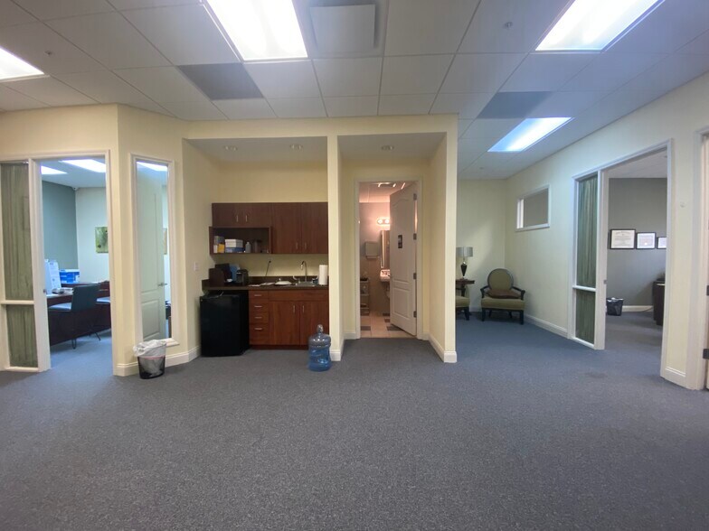 More Photos Of 5602 Marquesas Cir, Sarasota Office For Sale