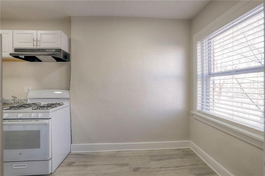 More Photos Of 109 E 40th St, Kansas City Apartments For Sale