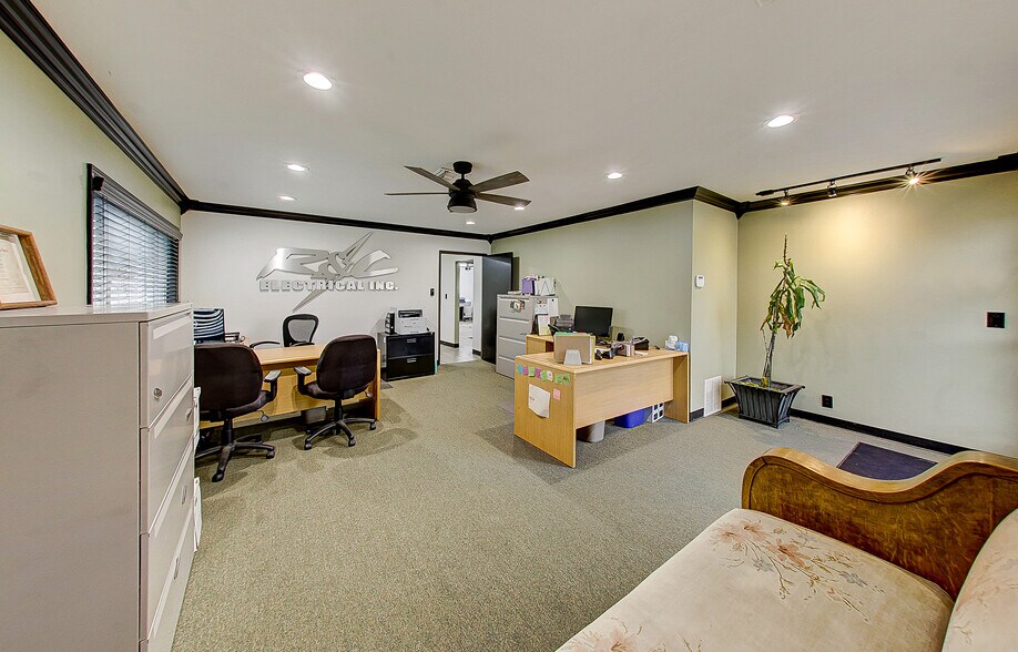 More Photos Of 17303 Roseton Ave, Artesia Warehouse For Lease