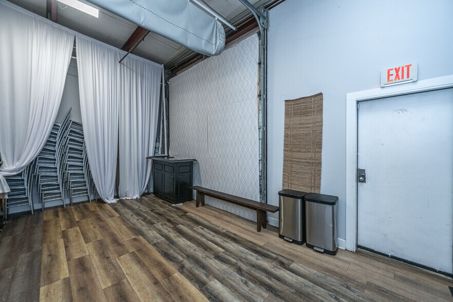 More Photos Of 622 Old Trolley Rd, Summerville Storefront For Sale