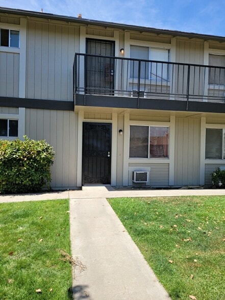 More Photos Of 330 Roberts Ln, Bakersfield Apartments For Sale
