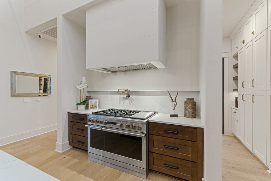 More Photos Of 7505 E US Highway 290, Johnson City Flex For Sale