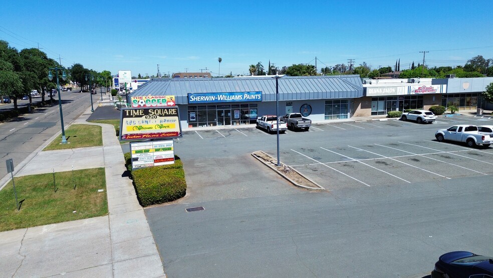 More Photos Of 920 S Cherokee Ln, Lodi Freestanding For Lease