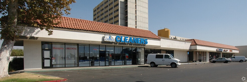 More Photos Of 3019-3045 Wilson Rd, Bakersfield Unknown For Lease