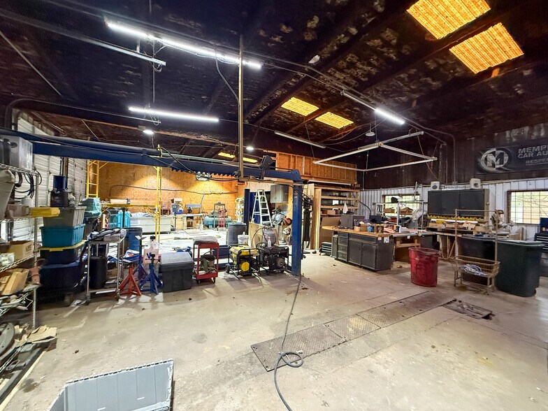 More Photos Of 2105 N Main St, Vidor Warehouse For Sale