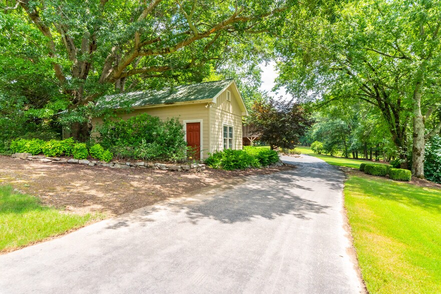 More Photos Of 565 Owens Gin Rd NE, Calhoun Lodge Meeting Hall For Sale