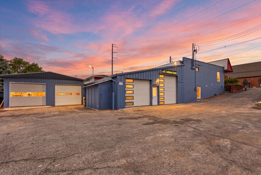 More Photos Of 7511 Leavenworth Rd, Kansas City Auto Repair For Sale