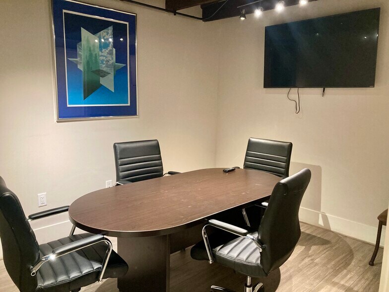 More Photos Of 336 N Main St, Conroe Loft Creative Space For Lease
