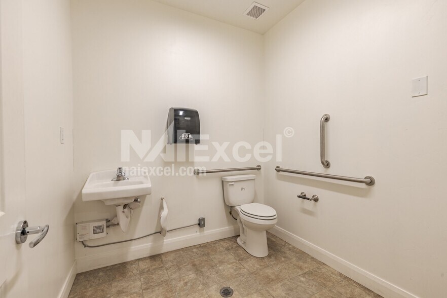 More Photos Of 712 S 5725 W, Hurricane Industrial For Sale