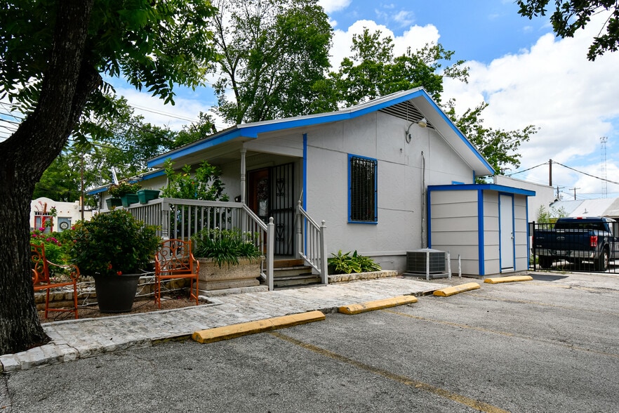 More Photos Of 1715 S 1st St, Austin Office For Sale