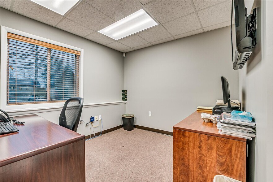 More Photos Of 72 Highway 27, Edison Medical For Sale