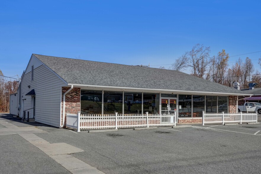 More Photos Of 247 W Kings Hwy, Eden Storefront Retail Office For Sale