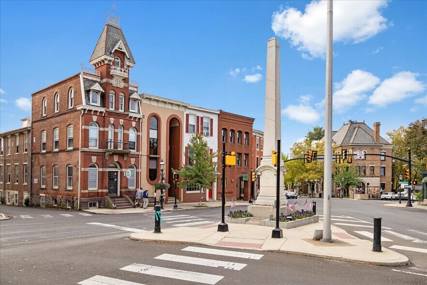 More Photos Of 152 N Main St, Doylestown Medical For Lease