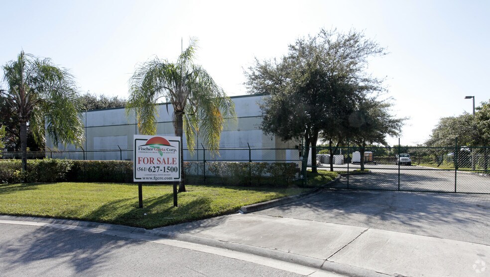 More Photos Of 1721 W 10th St, Riviera Beach Warehouse For Lease