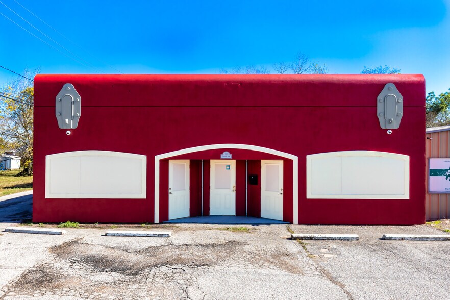 Primary Photo Of 111 S 8th St, La Porte Freestanding For Lease