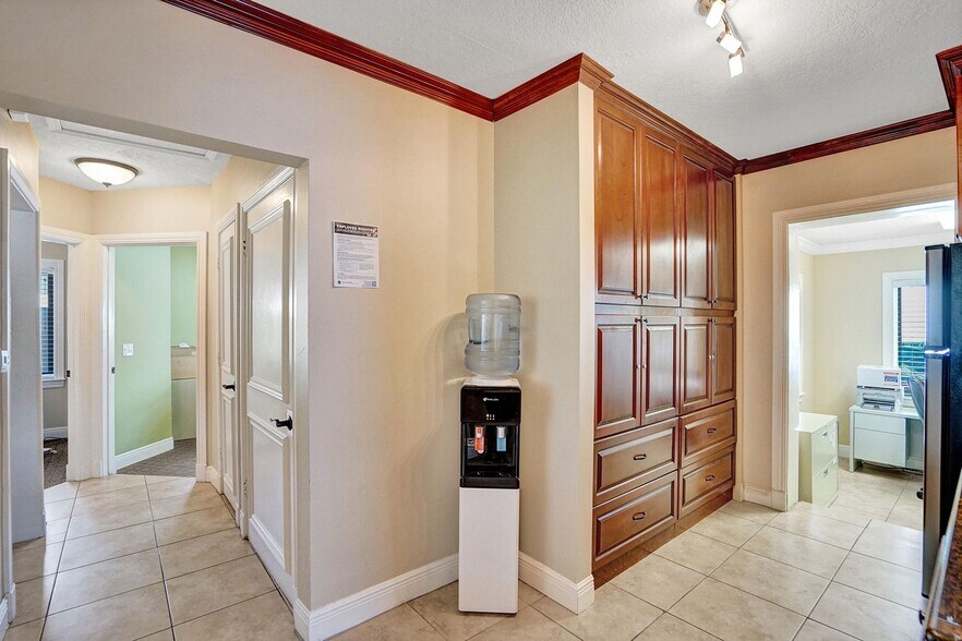 More Photos Of 100 SE 20th St, Fort Lauderdale Office Residential For Sale