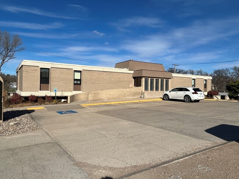 Primary Photo Of 411 W 5th St, McCook Office For Sale