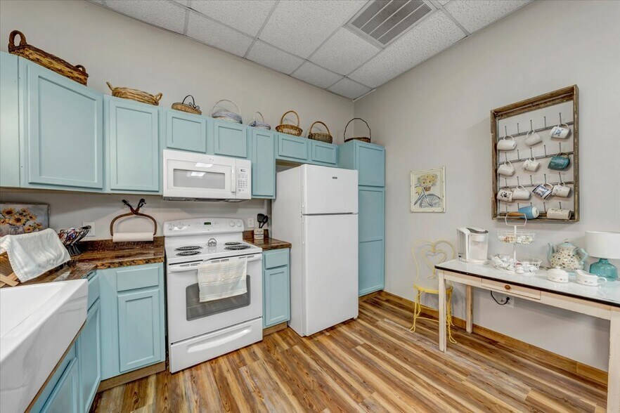 More Photos Of 106 W Laurel St, Scottsboro Office Residential For Sale