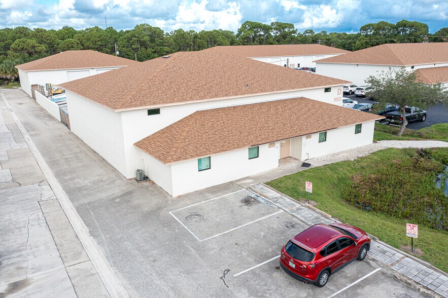 More Photos Of 1053 SE Holbrook Ct, Port Saint Lucie Warehouse For Lease