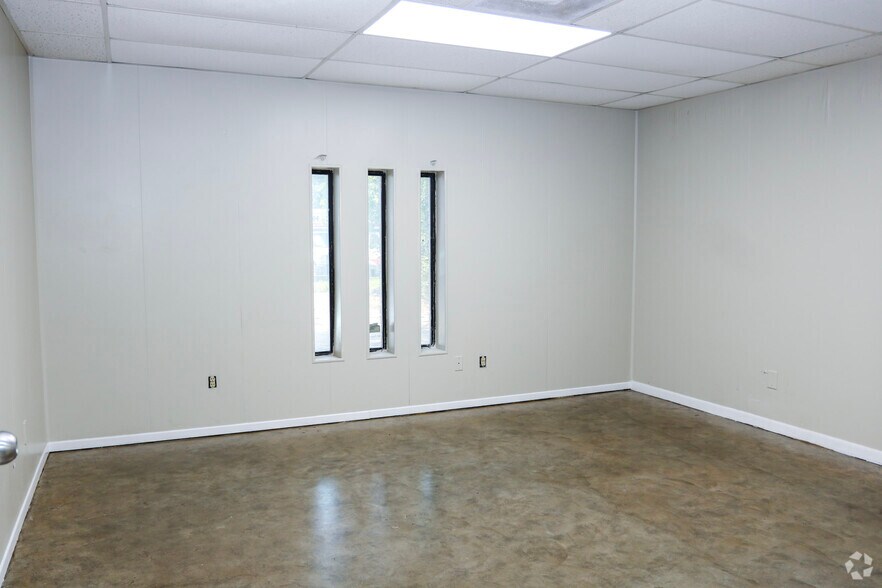 More Photos Of 201 N Winfree St, Dayton Office For Sale