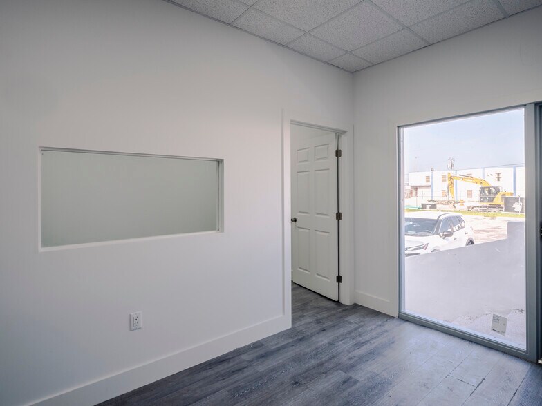 More Photos Of 6721 NW 36th Ave, Miami Distribution For Lease