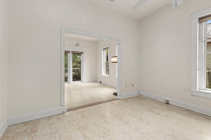 More Photos Of 1012 N Flores St, San Antonio General Retail For Sale