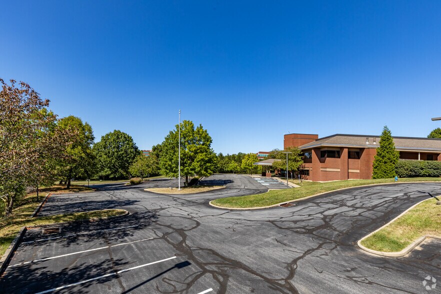 More Photos Of 1605 Coraopolis Heights Rd, Moon Township Office For Lease