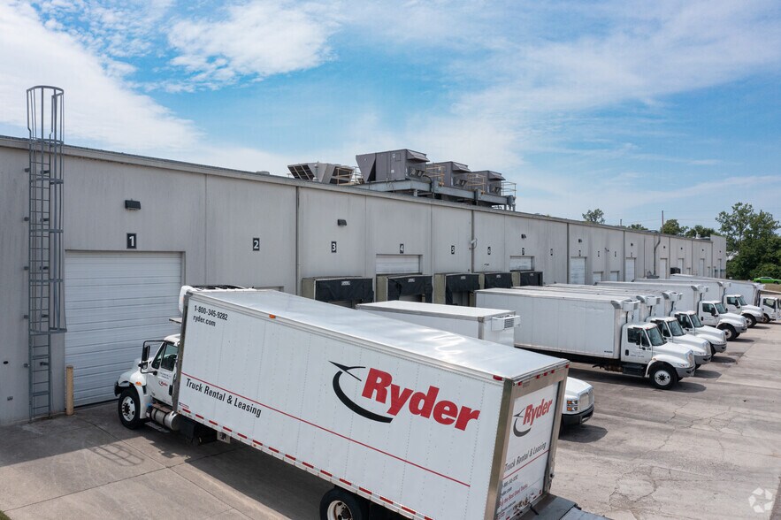 More Photos Of 12092-12108 Champion Way, Sharonville Light Distribution For Lease