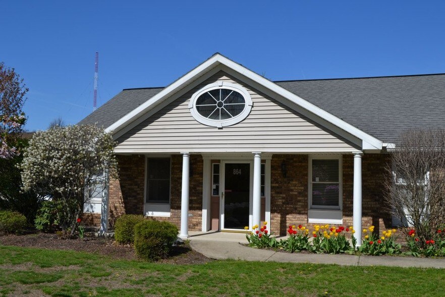 Primary Photo Of 864 Burdeck St, Schenectady Office For Lease
