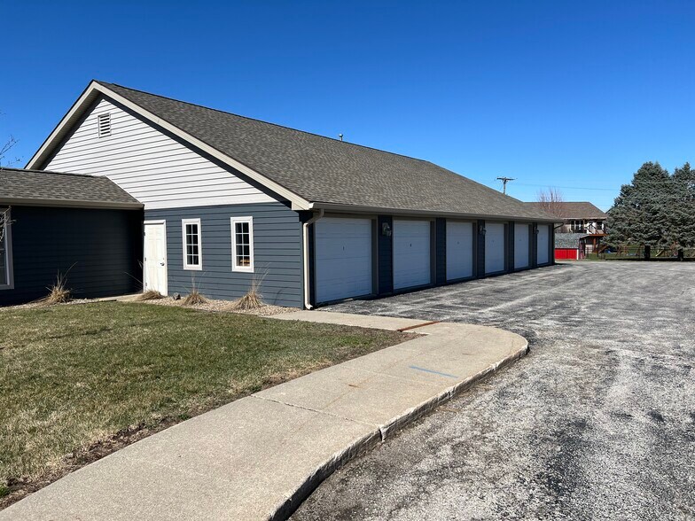 More Photos Of 908 N US Highway 69, Huxley Apartments For Sale