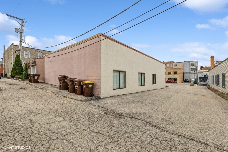 More Photos Of 114-118 E Calhoun St, Woodstock Freestanding For Lease